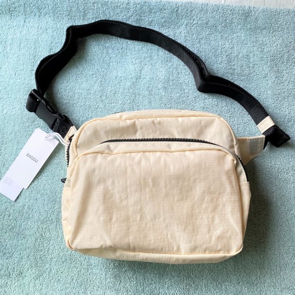 BAGGU Handbags - NWT Baggu Fanny Pack - Ivory